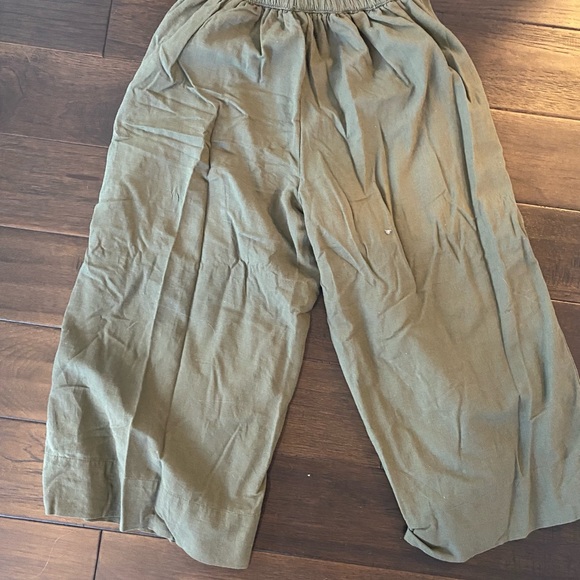 Cropped Wide Legged Pants - Picture 2 of 2